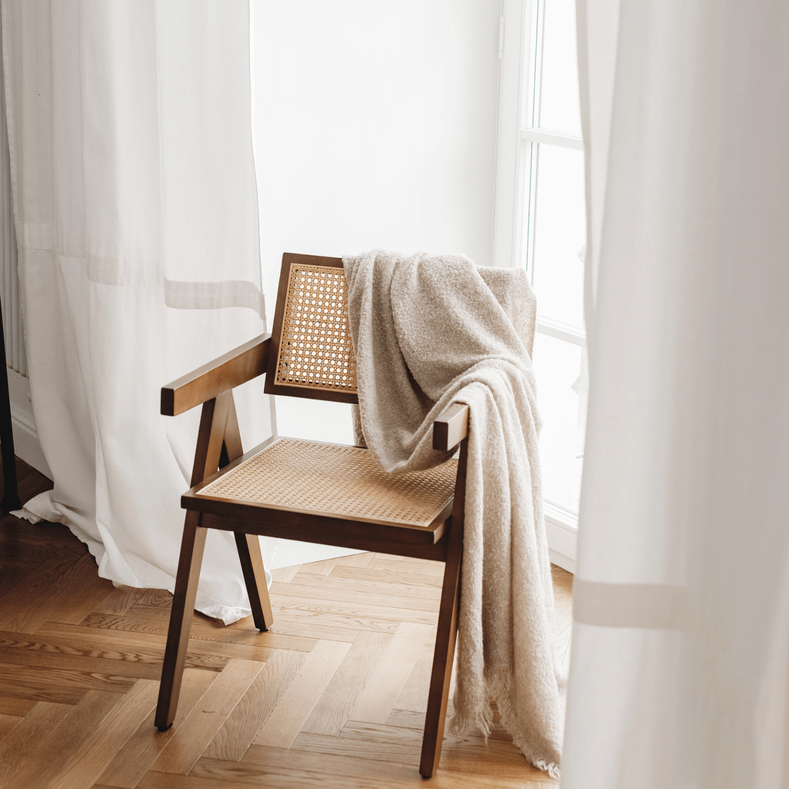 The Basics of Home Décor: Creating a Space You’ll Love - Izaria Home